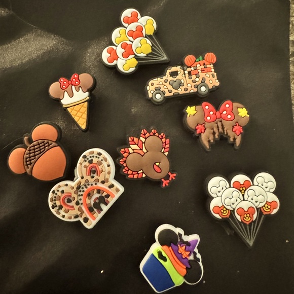 *Minnie Mouse Inspired* FALL/HALLOWEEN Jibbitz CROC set of of 9 Disney Inspired - Picture 1 of 1